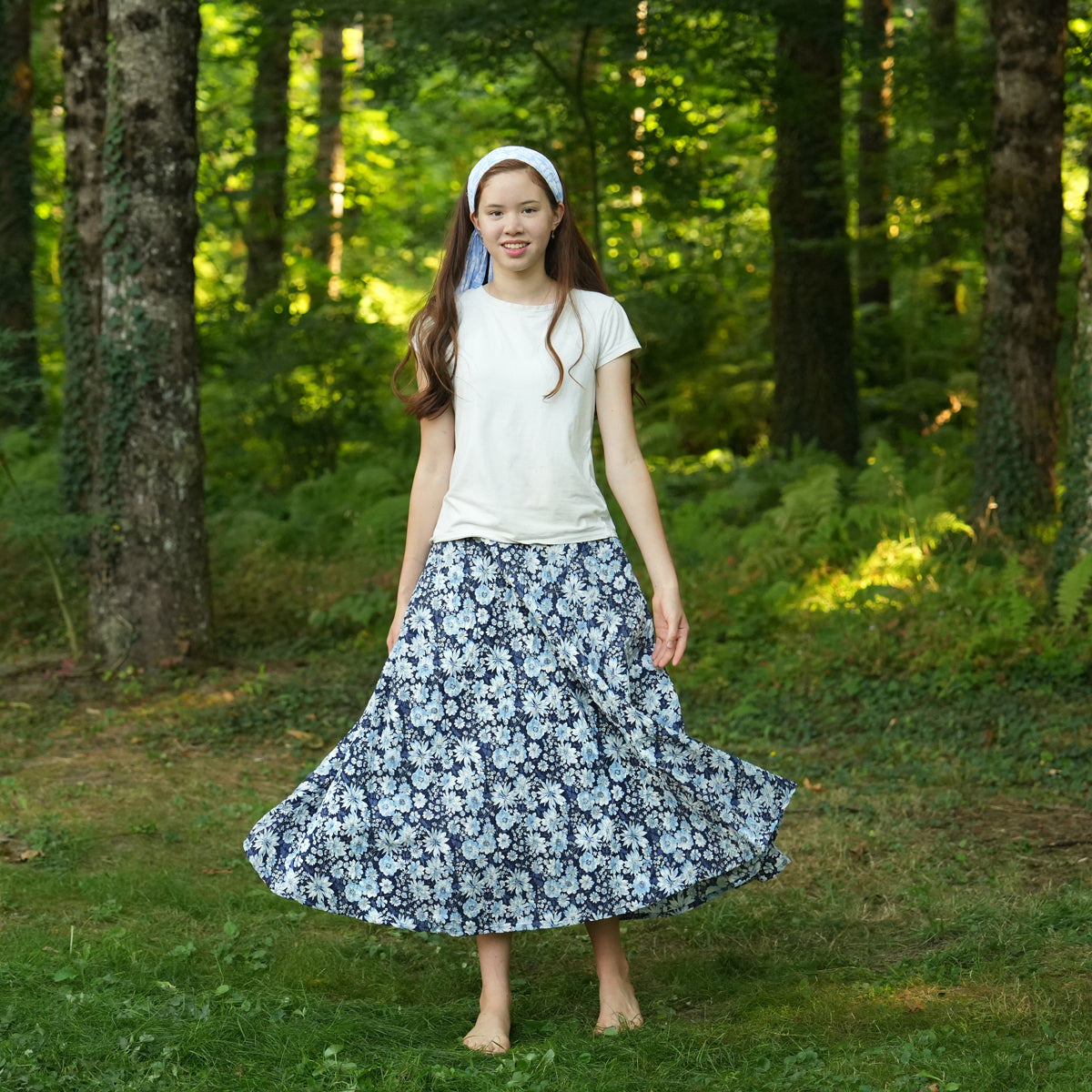 Large-Flowered Deep Blue Puffy Circle Skirt