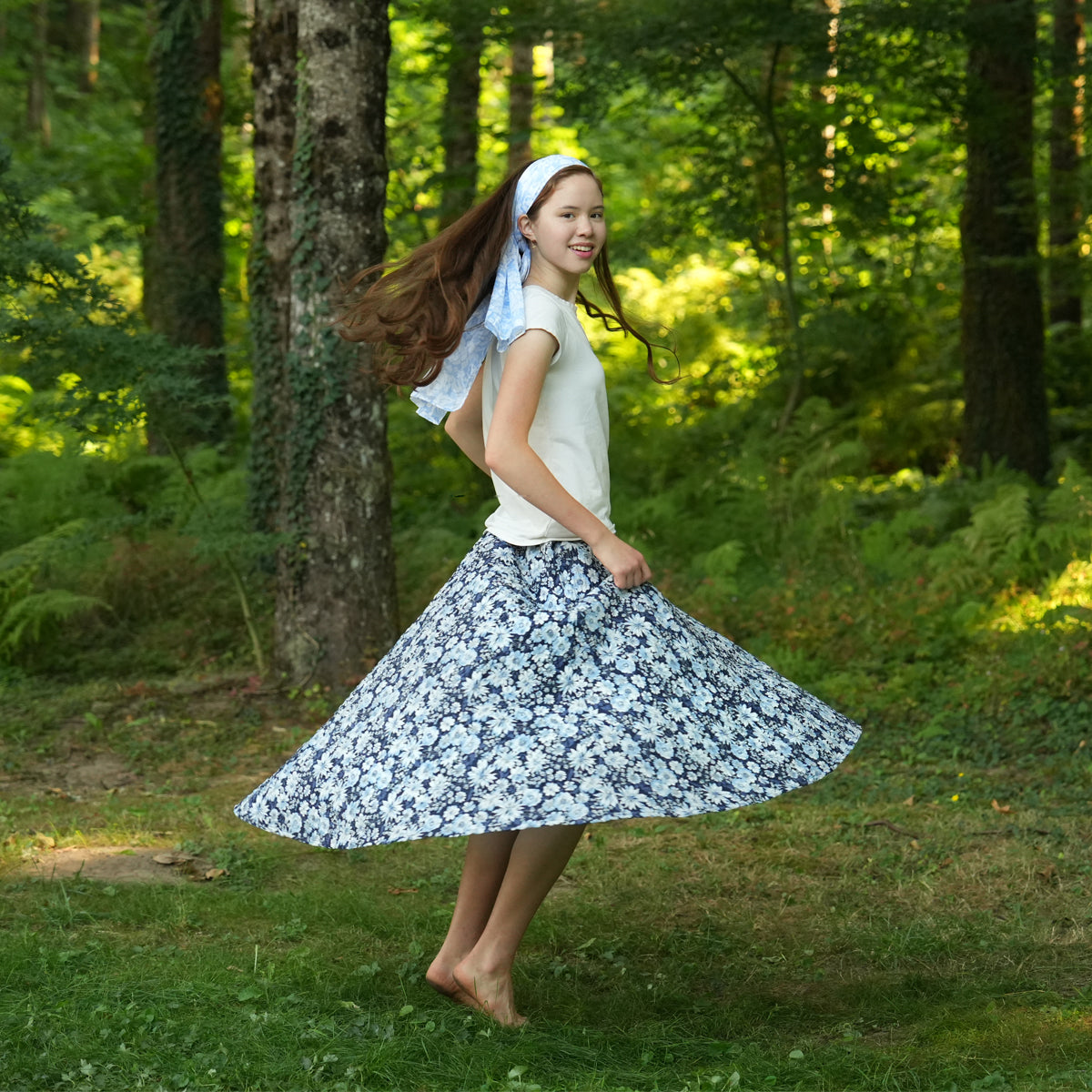 Large-Flowered Deep Blue Puffy Circle Skirt