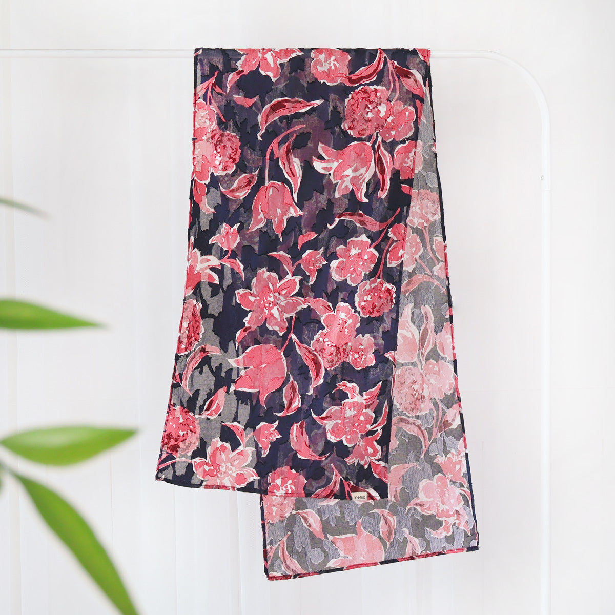 Classic Elegance Cotton Breathable Scarf - Japan