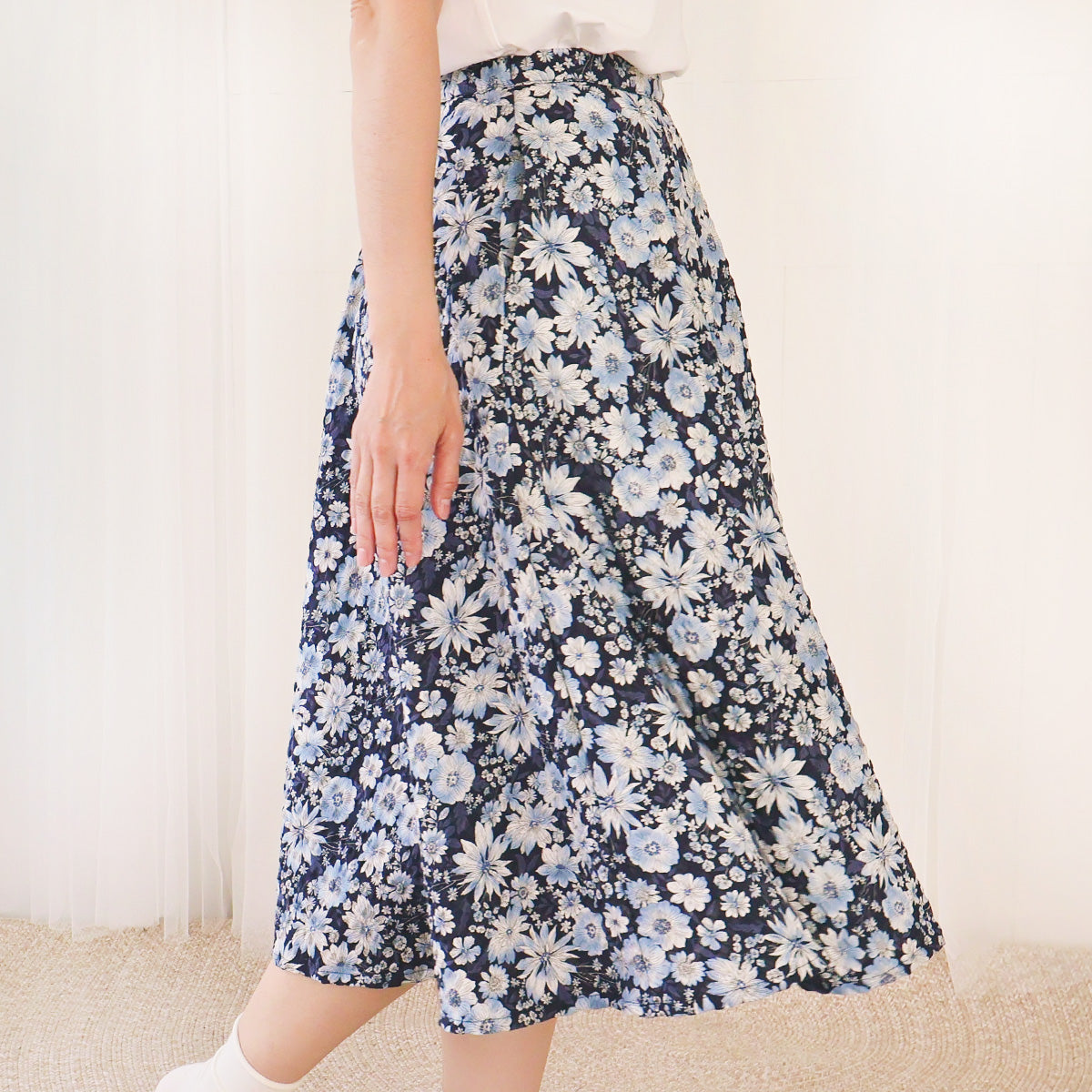 Large-Flowered Deep Blue Puffy Circle Skirt
