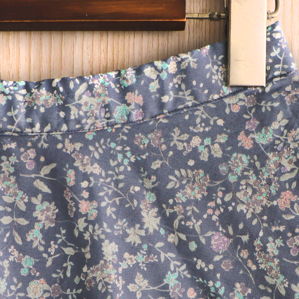 Deep Gray-Blue Tree Blossoms Lightweight Circle Skirt