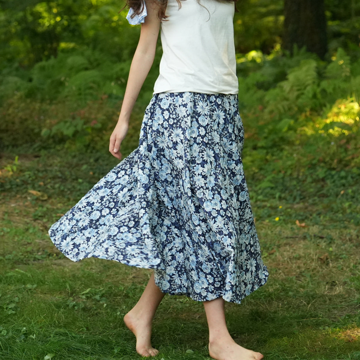 Large-Flowered Deep Blue Puffy Circle Skirt