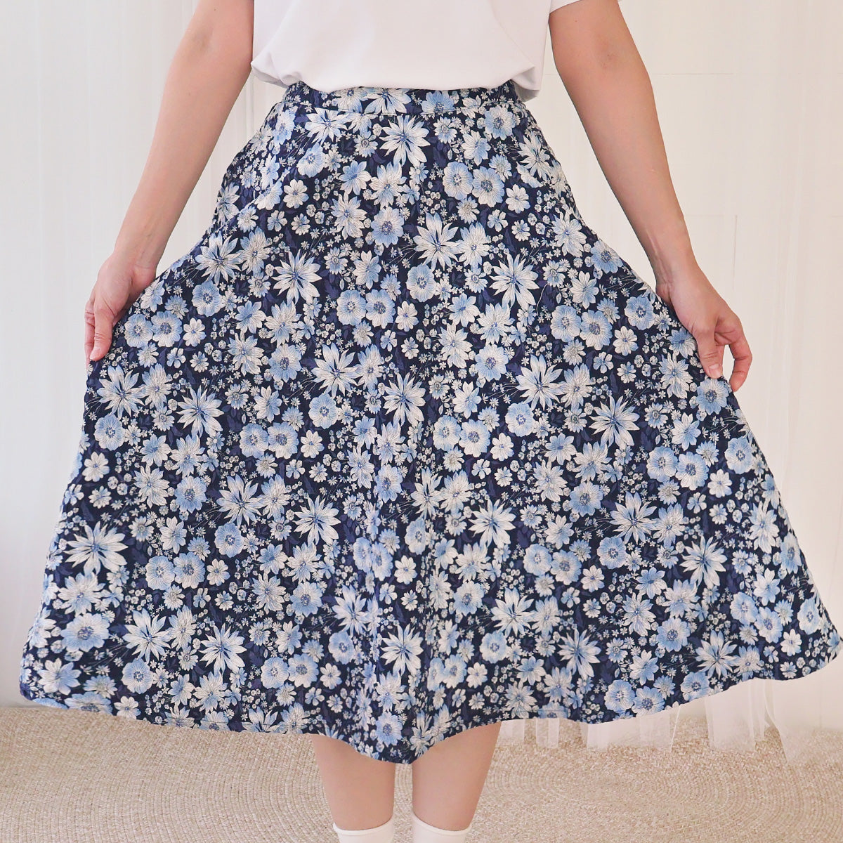 Large-Flowered Deep Blue Puffy Circle Skirt
