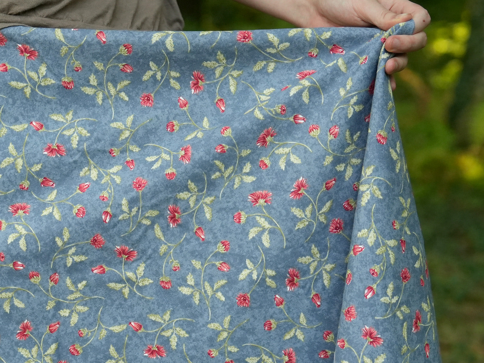 Blue Daisy Lightweight Circle Skirt