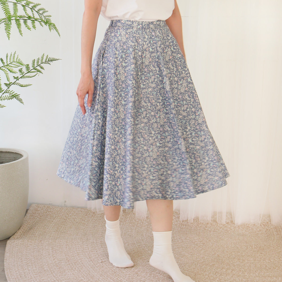 Deep Gray-Blue Tree Blossoms Lightweight Circle Skirt