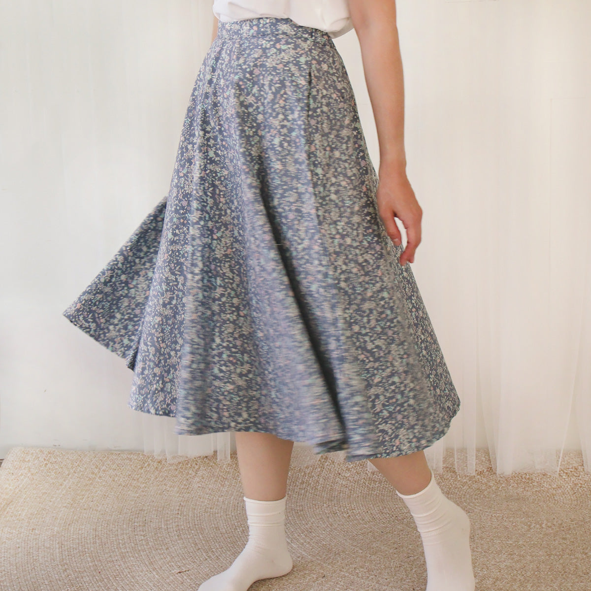 Deep Gray-Blue Tree Blossoms Lightweight Circle Skirt